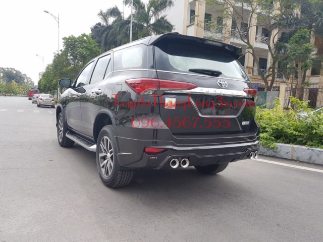 Mẫu bodykit thu gọn gồm chỉ cản trước và cản sau 