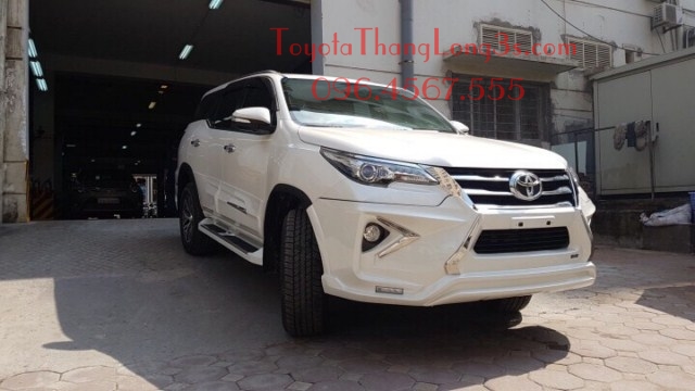 Bộ bodykit đầy đủ lắp tại Toyota Thăng Long cho xe Fortuner màu trắng