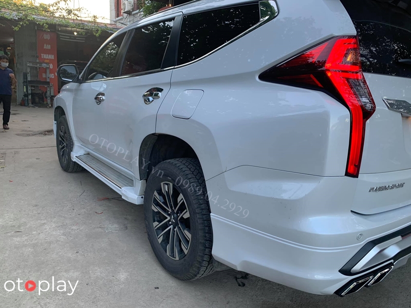 Ốp bậc lên xuống bên trái của Bodykit Pajero Sport mẫu RBS Thái Lan độ trên xe