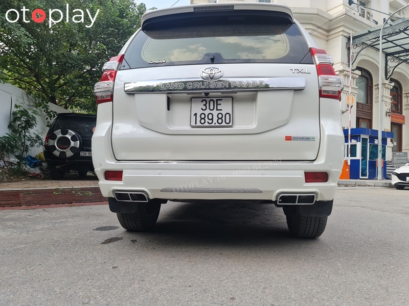 Đuôi xe Prado độ bodykit với 2 ống xả kép 2 bên