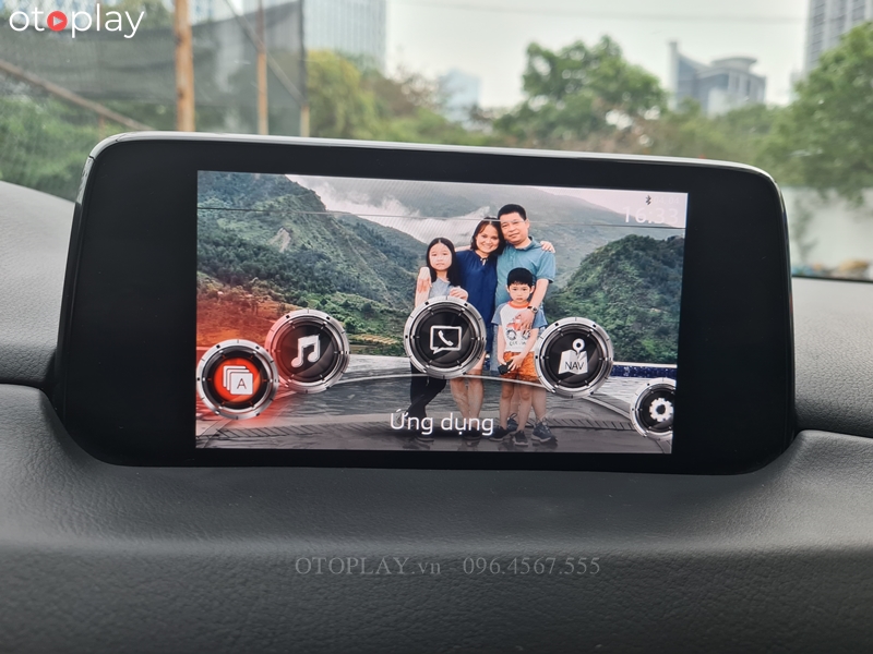 Xe CX5 đổi hình nền gia đình 