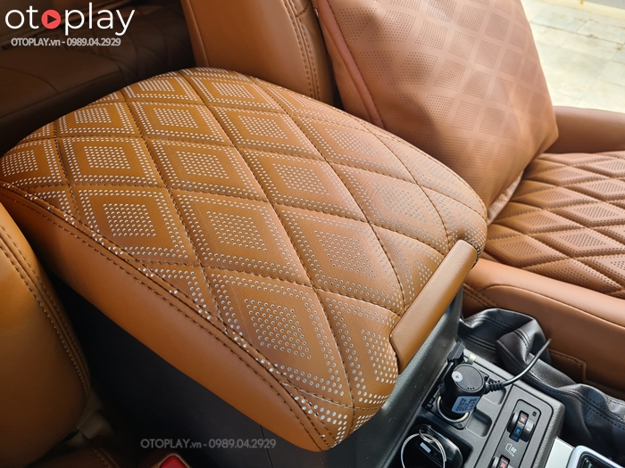 Đổi màu nội thất xe Toyota Land Cruiser Prado Với dịch vụ độ nguyên con đem đến cho bạn thời gian sử dụng lên tới 10 năm