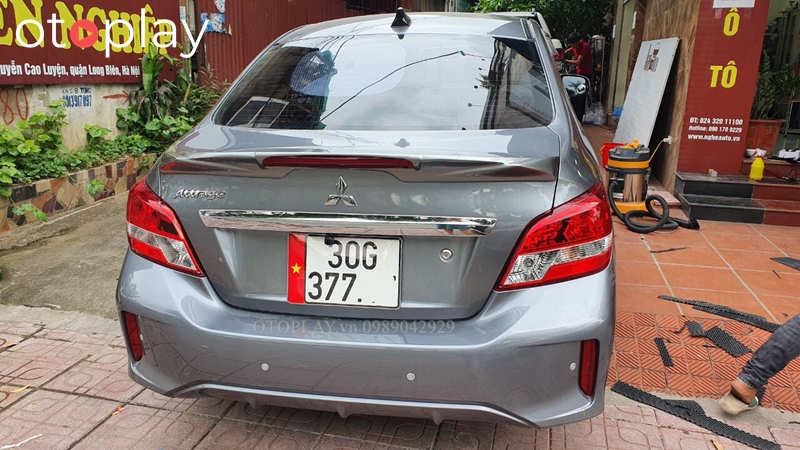 Đuôi gió Mitsubishi Attrage thiết kế hơi vểnh lên mang lại nét khỏe khoắn
