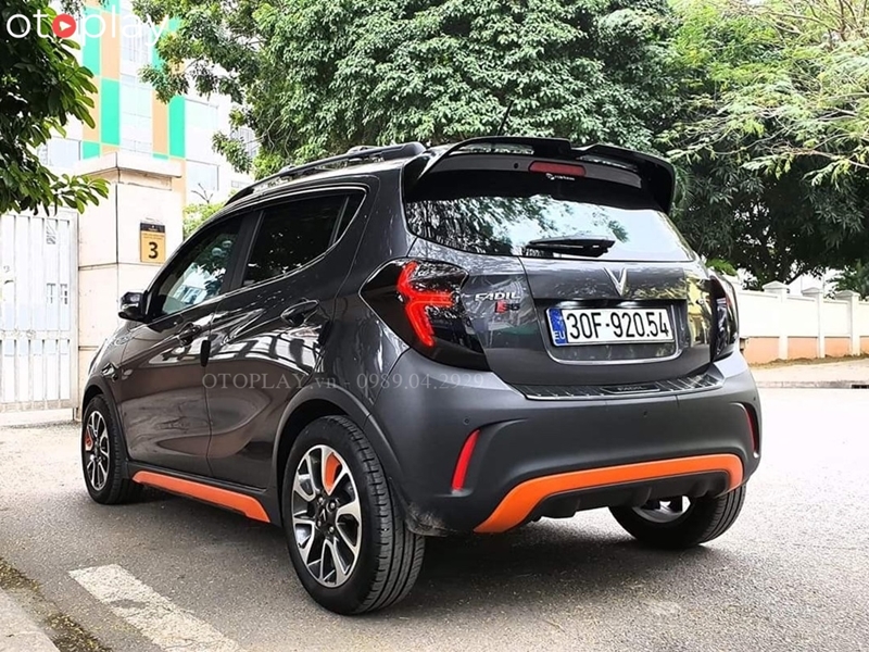 Đuôi gió xe Fadil
