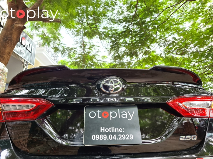 Đuôi gió TRD lắp cho xe Toyota Camry 2020