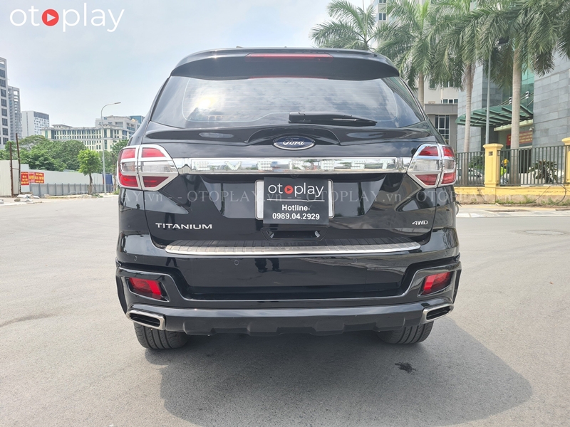 Everest Titanium 2 cầu phiên bản 2021 mới toanh đã lên bodykit để chiếc xe hoàn thiện hơn