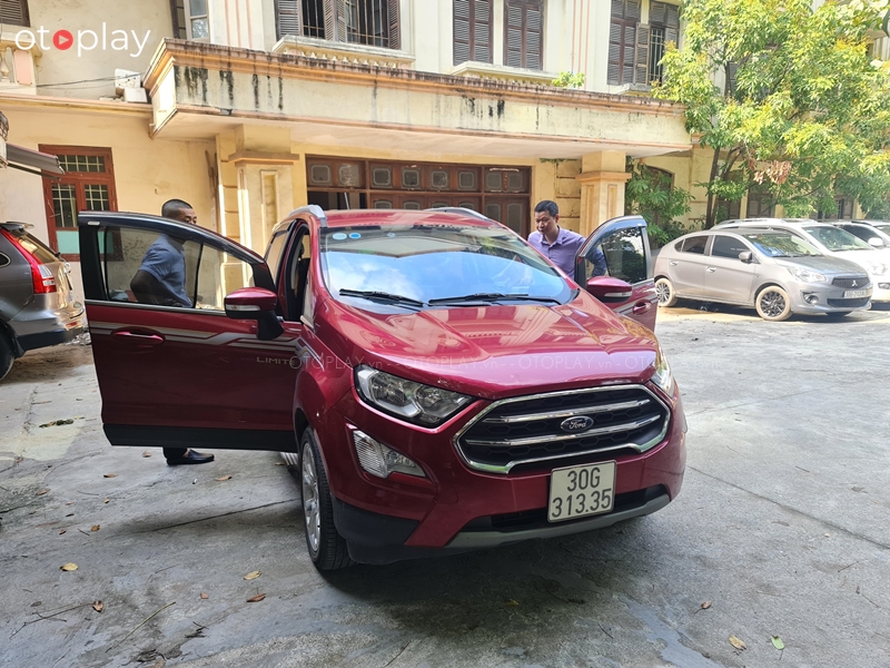 Ford Ecosport đang được OTOPLAY thi công tại nhà khách hàng