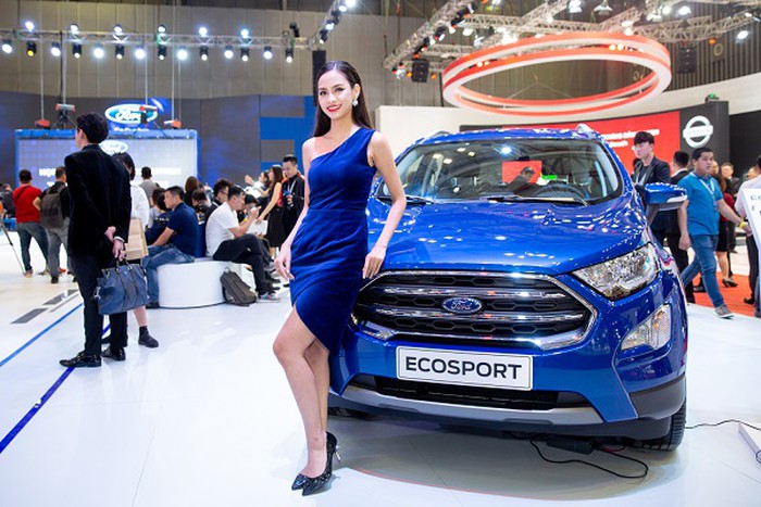 Xe Ecosport bên người đẹp