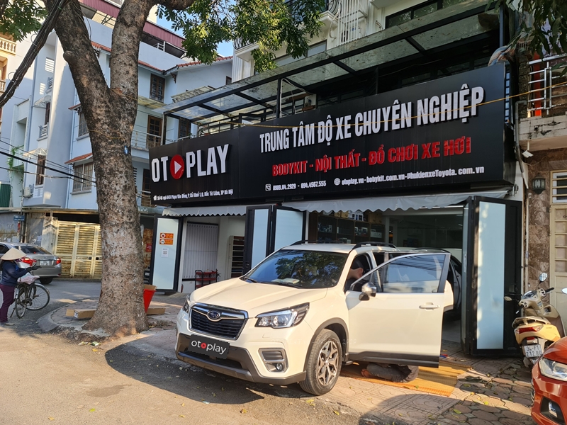 Subaru Forester 2022 màu trắng đến lắp bậc chân tại OTOPLAY