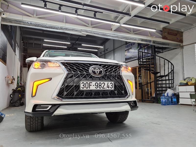 Xe Fortuner2017 - 2020 độ Lexus LX570 tại OTOPLAY