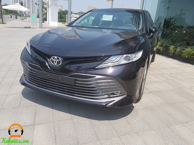 Xe Toyota Camry 2.5Q trưng bày tại đại lý Toyota Thái Hòa Từ Liêm