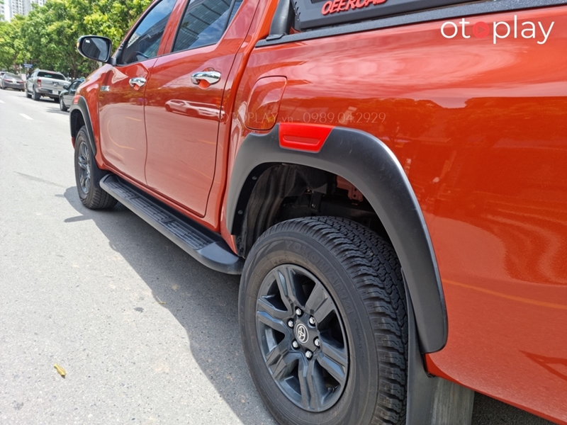 Cua lốp xe Hilux 