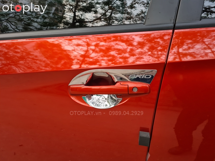 Hõm tay cửa Honda Brio rất tinh tế