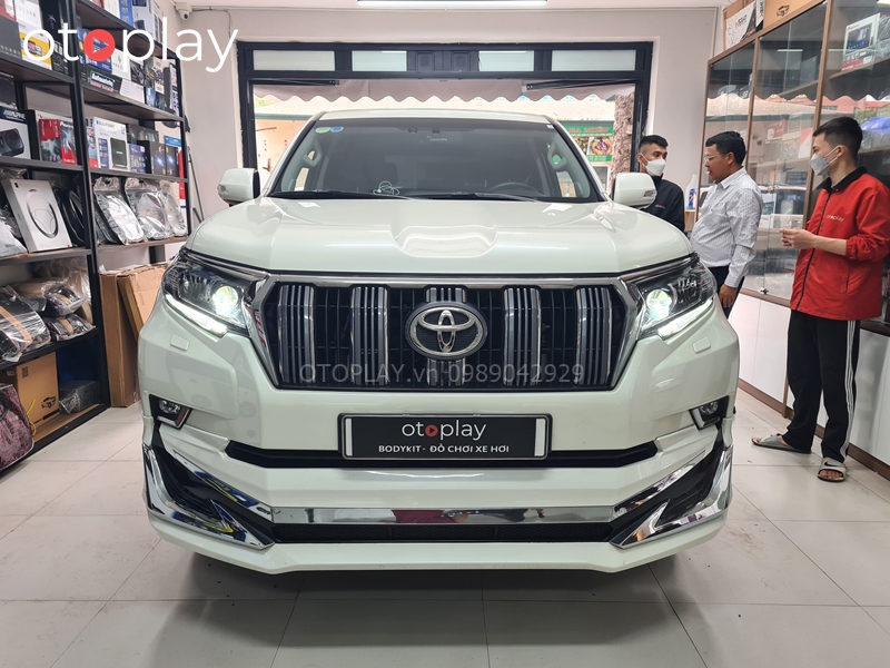 Xe lắp Land Cruiser Prado lắp màn tại OTOPLAY