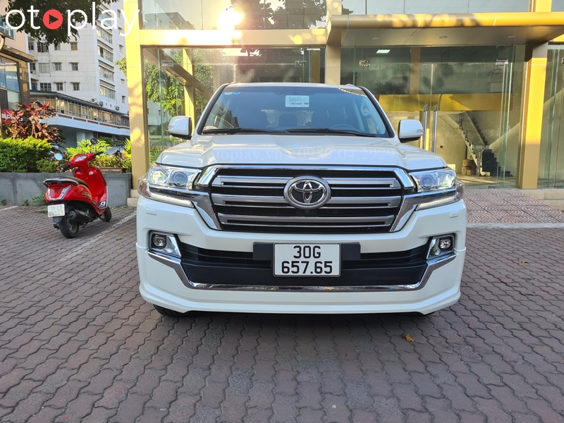 Xe Land Cruiser 2020 lắp bodykit màu trắng ngọc trai cực đẹp