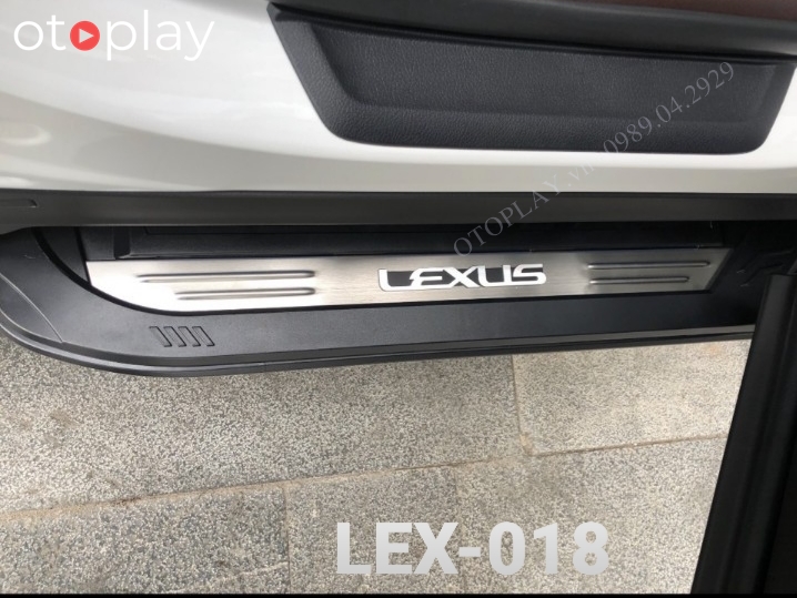 Bậc chân xe Lexus RX300 ở cửa sau 