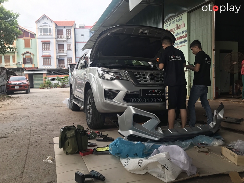 Lắp đặt bodykit Terra hàng ngày nên anh em rất chuyên nghiệp và lắp nhanh chóng