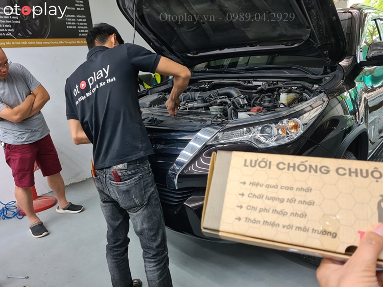 OTOPLAY lắp lưới chống chuột xe Fortuner