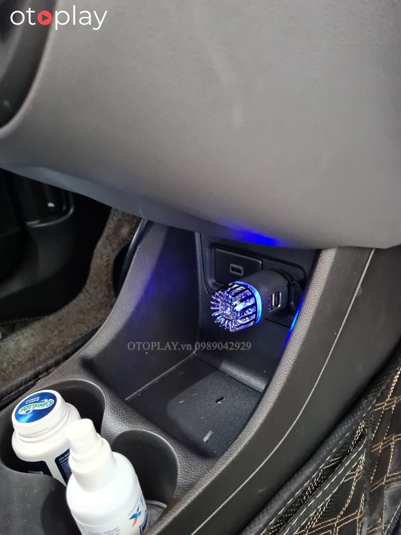 Máy lọc không khí Ionizer ThClean Car nhỏ gọn, bền đẹp
