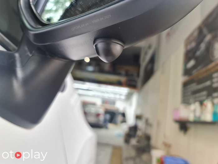 Mitsubishi Xpander lắp camera lề phải hoạt động hiệu quả dưới mọi điều kiện thời tiết 