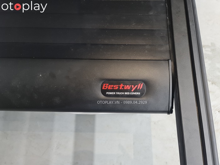 Trên nắp thùng cuộn điện có gắn hình logo chính hãng của Bestwyll