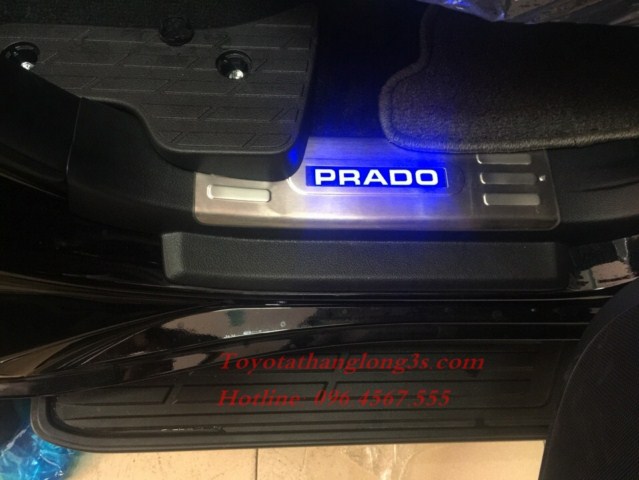 Nẹp bước chân có đèn led chữ prado ở cửa sau