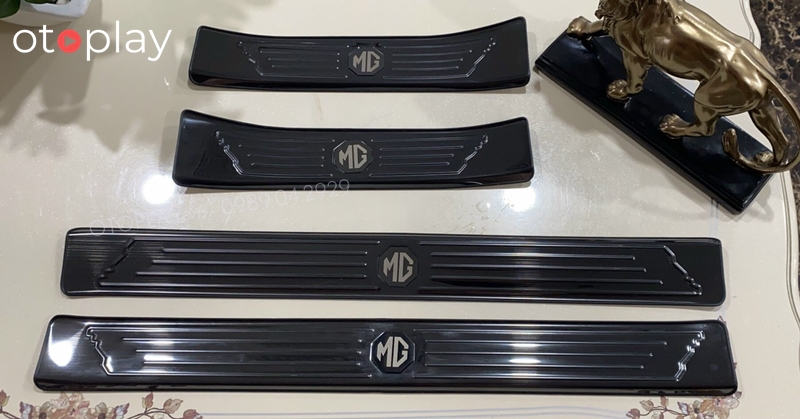Nẹp bước chân titan cho MG ZS