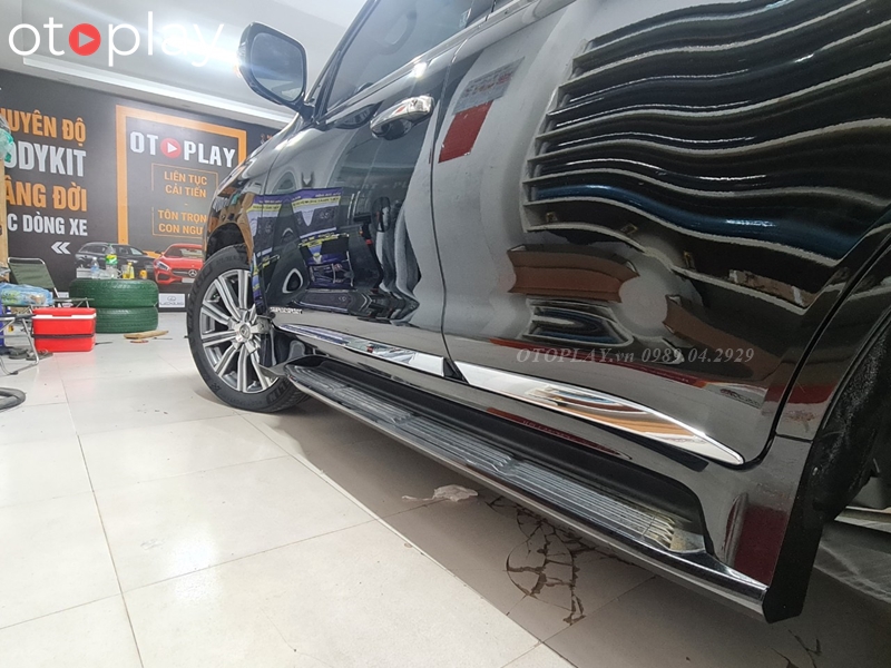 Nẹp sườn phía bên ngoài hông xe