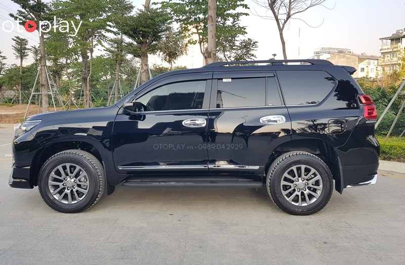 Lắp nẹp sườn chỉ mạ crom cho xe Toyota Land Cruiser Prado màu đen