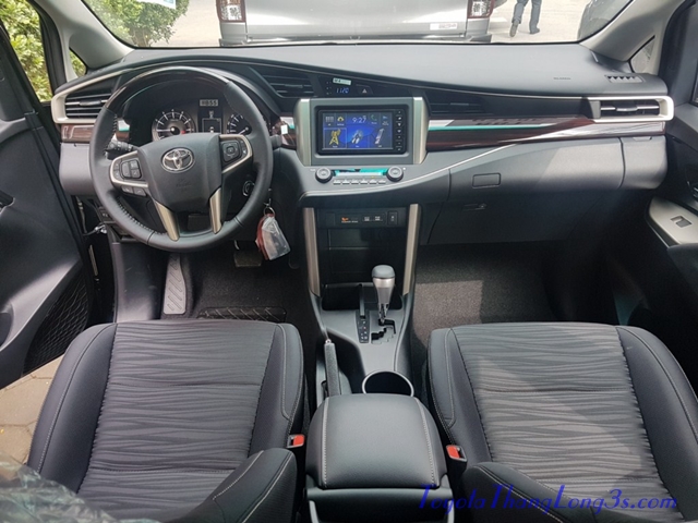 Nội thất innova Venturer 2018