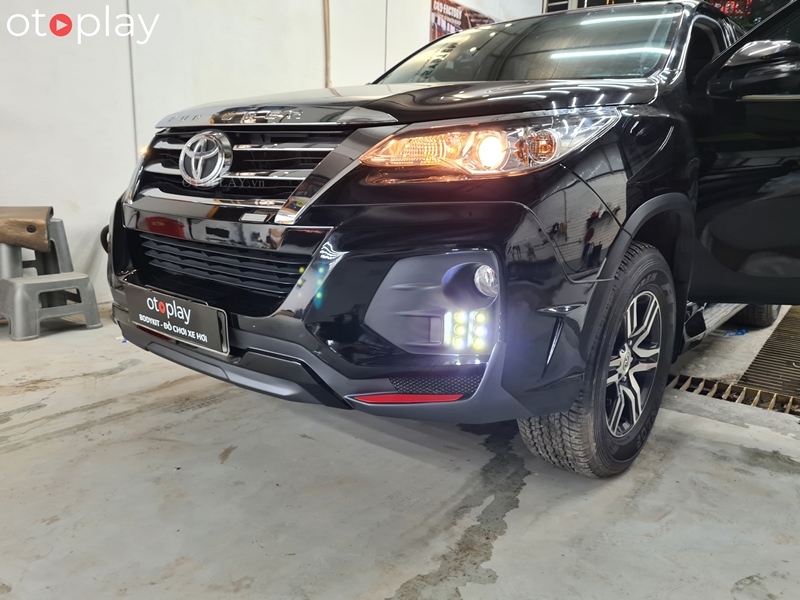 Fortuner 2018 độ bodykit Vazooma tại Hà nội