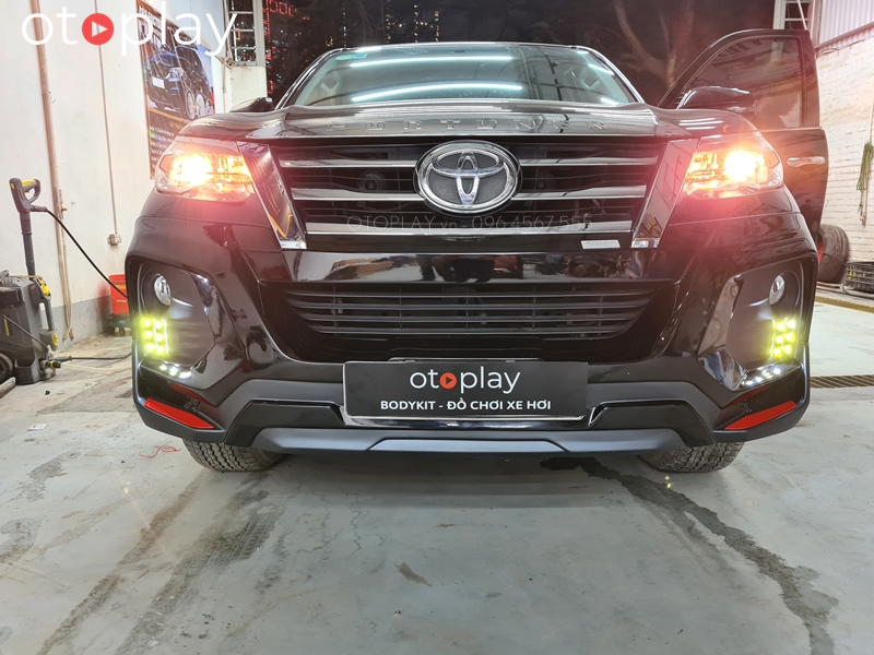 Fortuner độ bodykit Vazooma siêu đẹp