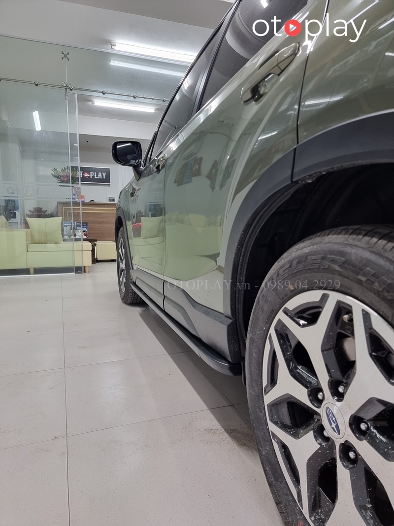 Subaru lắp mẫu bậc chân có chữ Forester rất gọn gàng và thẩm mỹ