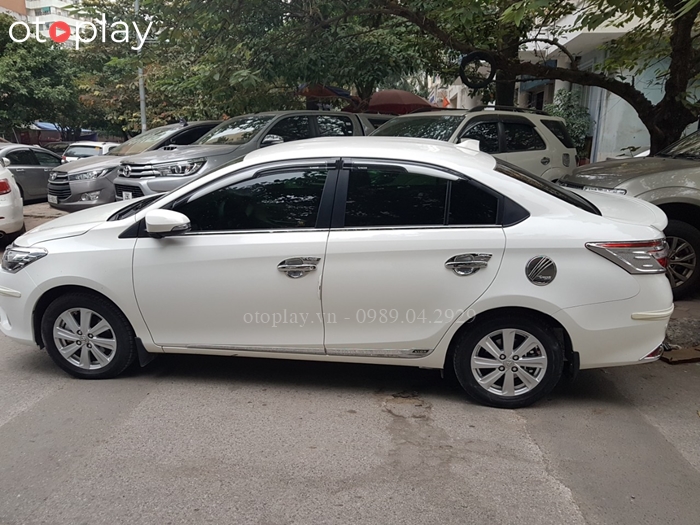 Xe Vios màu trắng lắp đuôi gió thể thao và đẹp