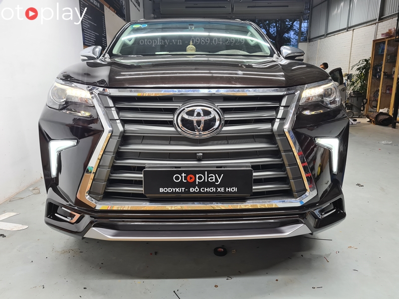 Xe Fortuner màu nâu ánh kim độ bodykit Lexus LX570 cực đẹp tại OTOPLAY