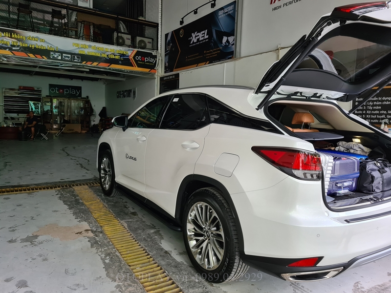 Xe Lexus lắp bậc chân tại OTOPLAY