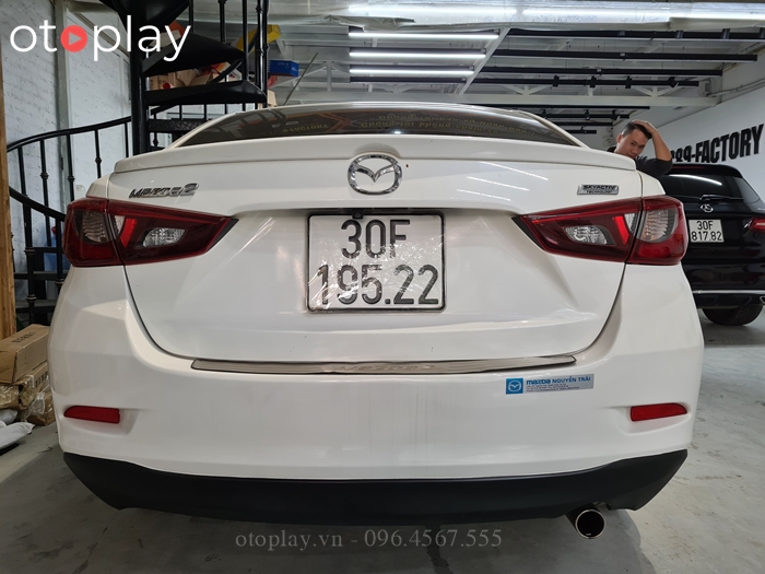 Xe Mazda 2 cài đặt tiếng Việt và update bản đồ Mazda tại OTOPLAY