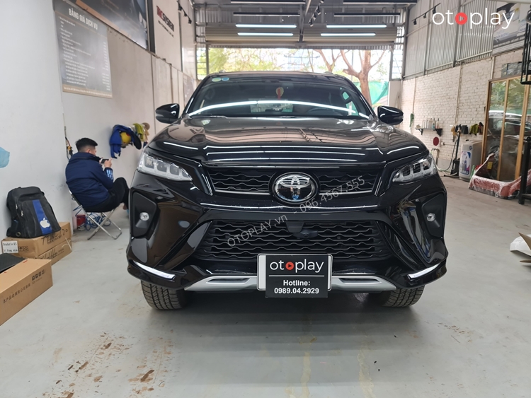 Xe Fortuner Legender 2021 chuẩn bị độ bodykit lên Lexus tại OTOPLAY