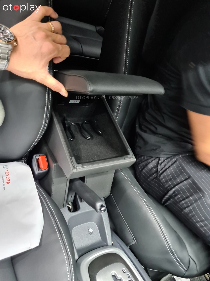 Lắp hộp tỳ tay Toyota Rush mẫu Kibbet không ảnh hưởng tới xe