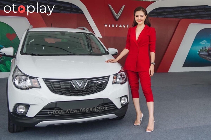 Xe Vinfast Fadil đọ sắc cùng người đẹp