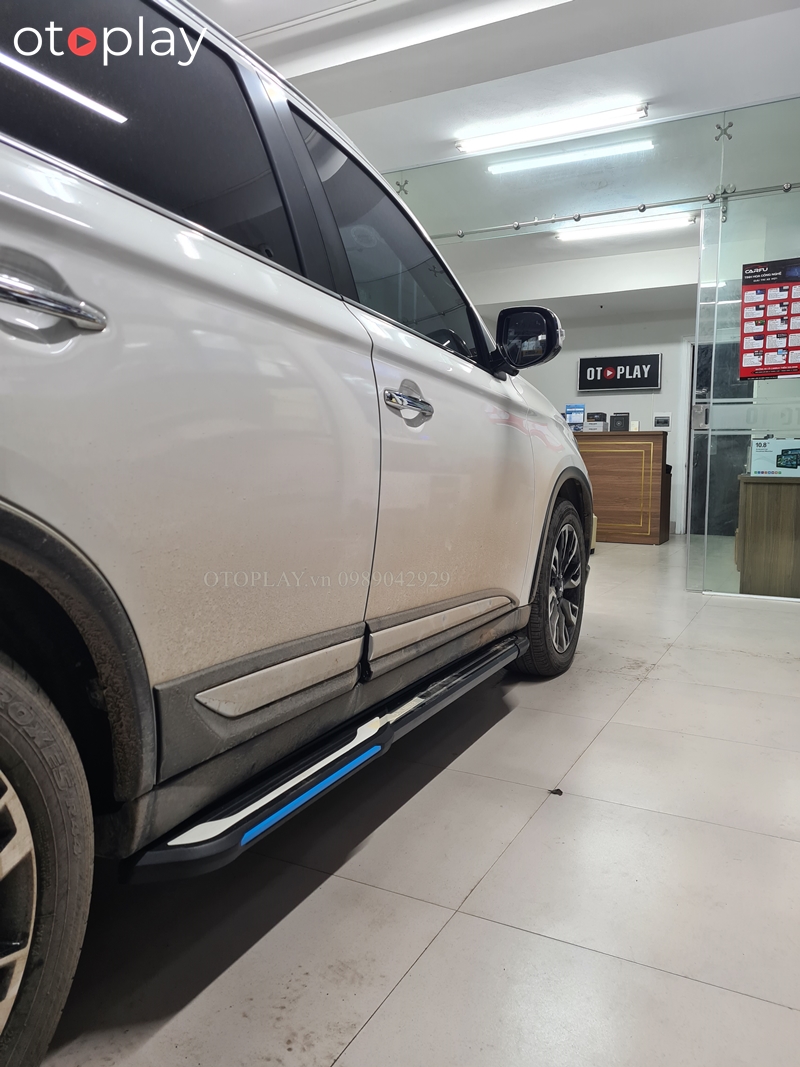 Bậc bước chân Mitsubishi Outlander mới nhất