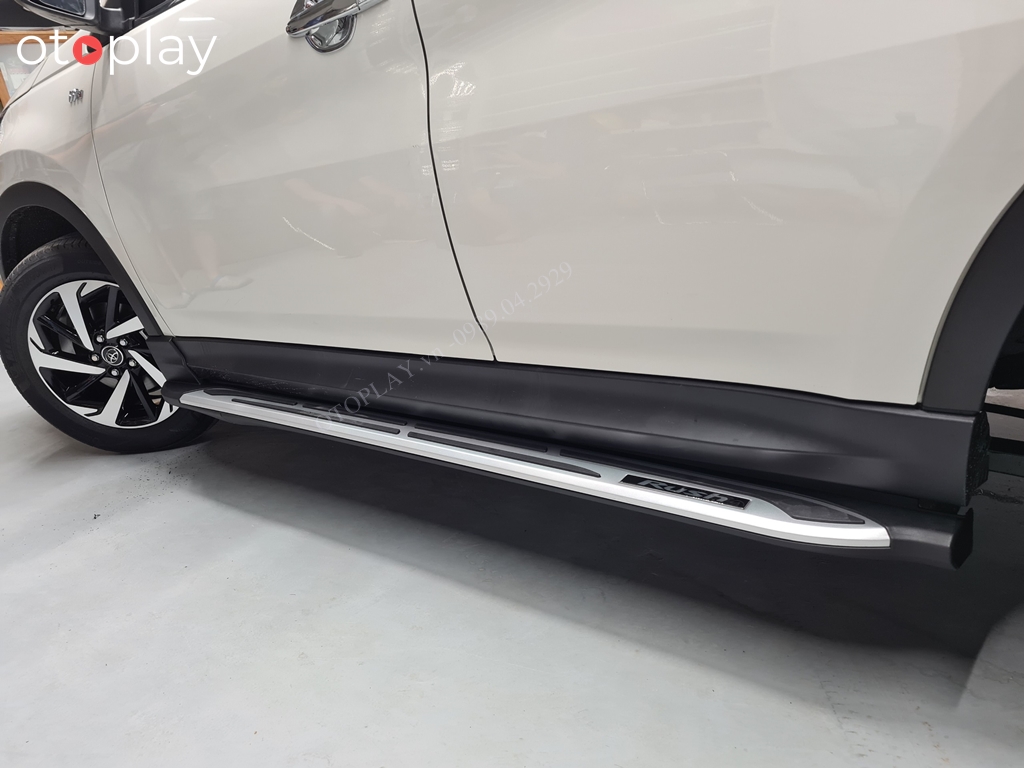 Bậc bước chân xe Toyota Rush
