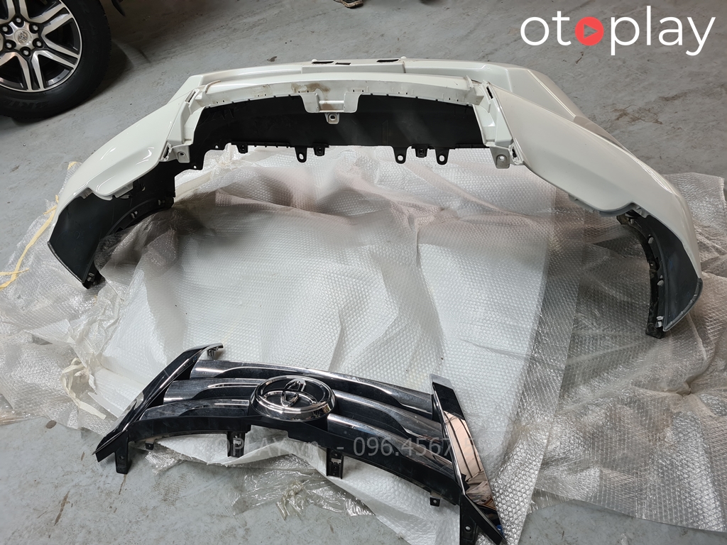 Cản zin theo xe Fortuner
