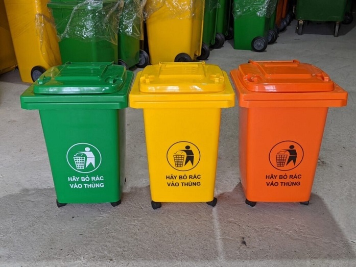 Thùng đựng rác bằng nhựa có nắp đậy và bánh xe 30L