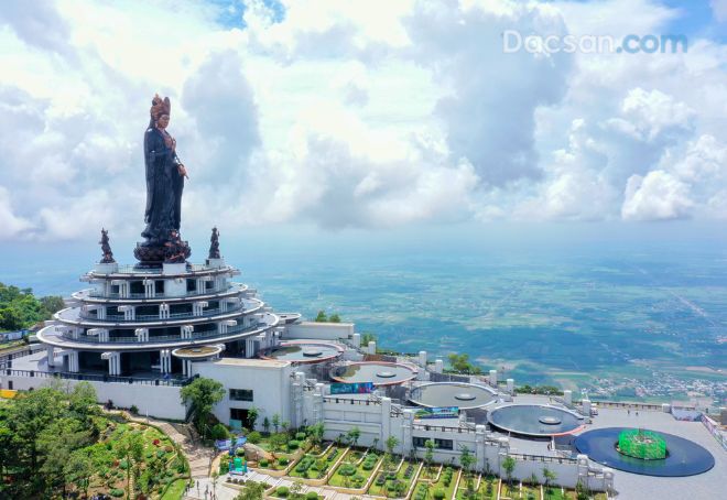 Núi Bà Đen - Điểm trekking thiên nhiên hùng vĩ của giới phượt thủ 2022 | Dacsan.com Núi Bà Đen - Điểm Trekking Thiên Nhiên Hùng Vĩ Của Giới Phượt Thủ 2022 | Dacsan.Com