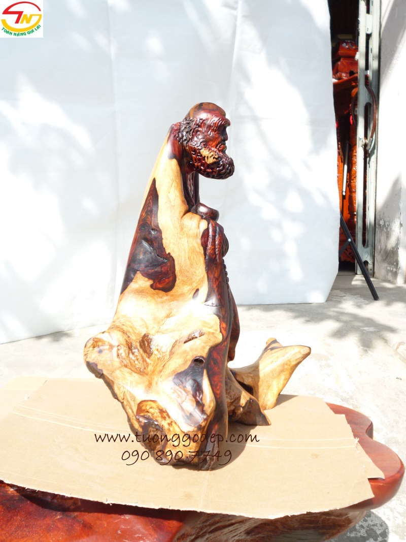 Tượng đạt ma đứng gỗ đẹp