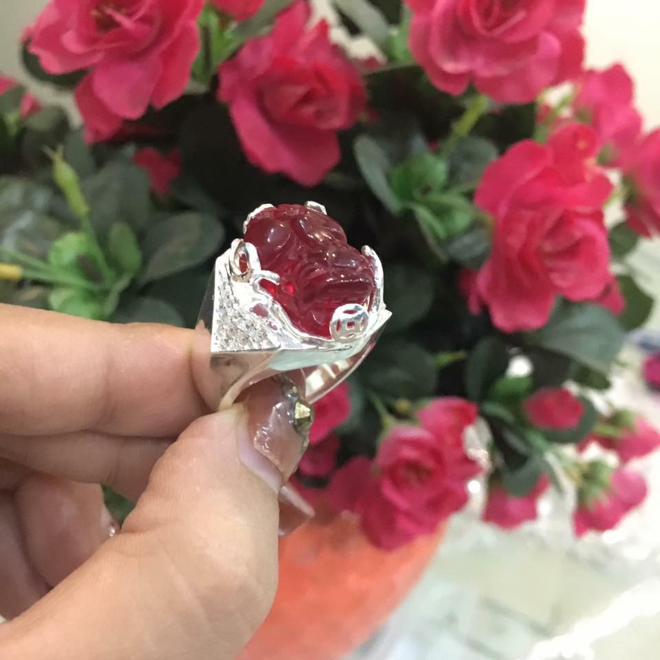 nhẫn cóc ngậm tiền tài lộc