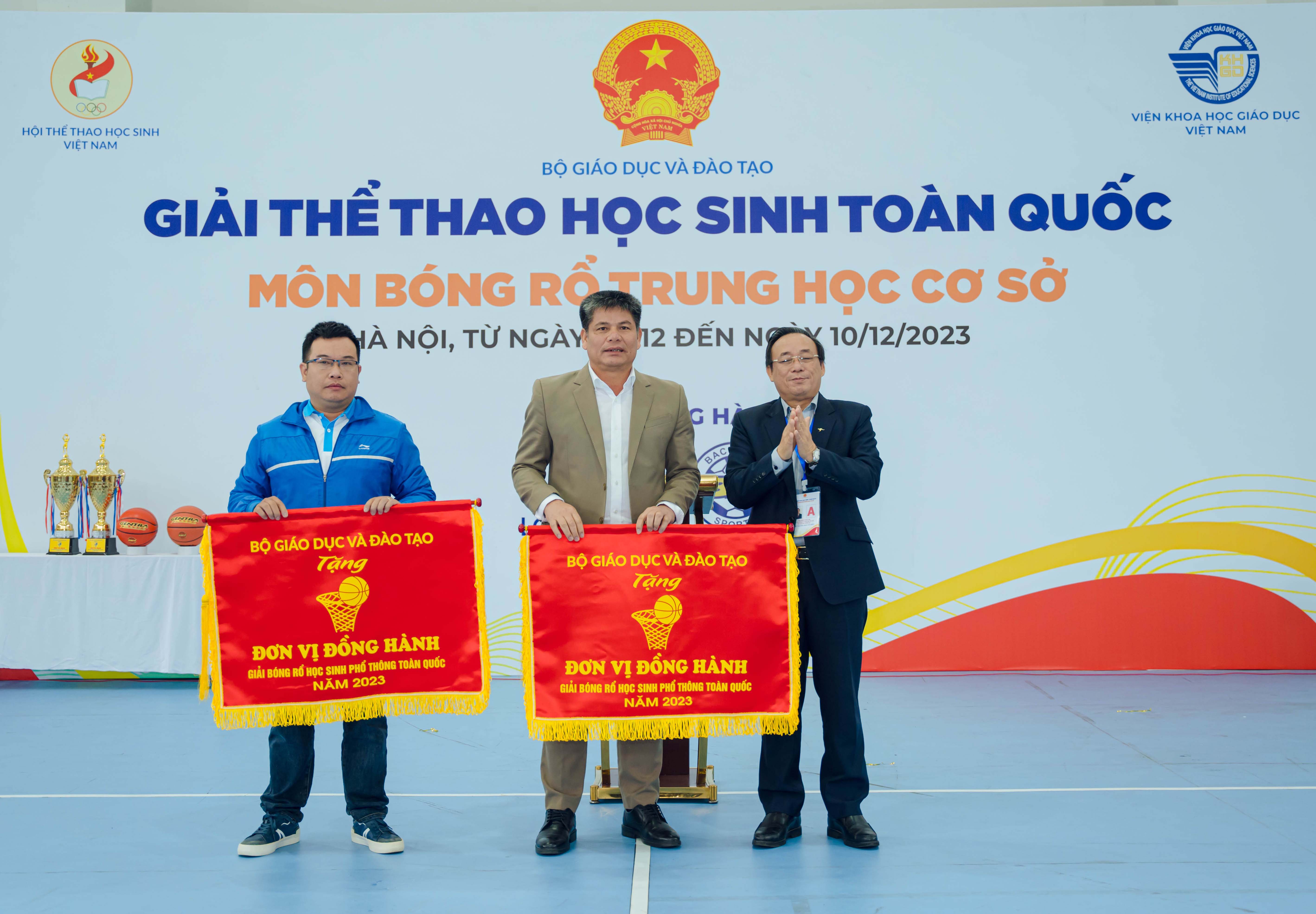 BACH HIEN SPORTS TÀI TRỢ BÓNG THI ĐẤU CHÍNH THỨC CHO GIẢI THỂ THAO HỌC SINH VIỆT NAM 2023