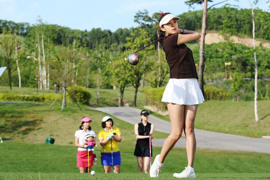 Mua quần áo Golf cho nam và nữ ở đâu ?