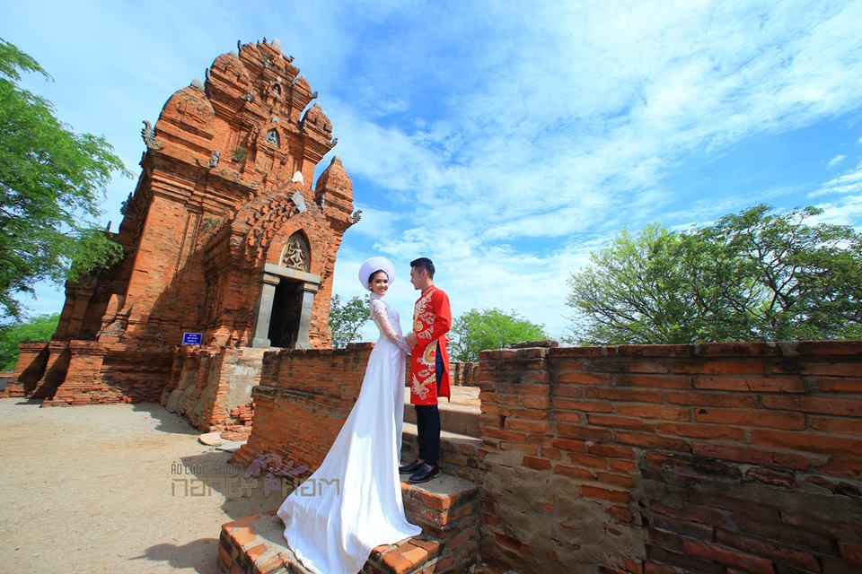 Ảnh cưới chụp tại tháp chàm